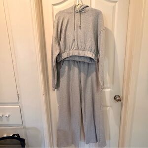Forever 21 Light Gray cropped hoodie sweat set!